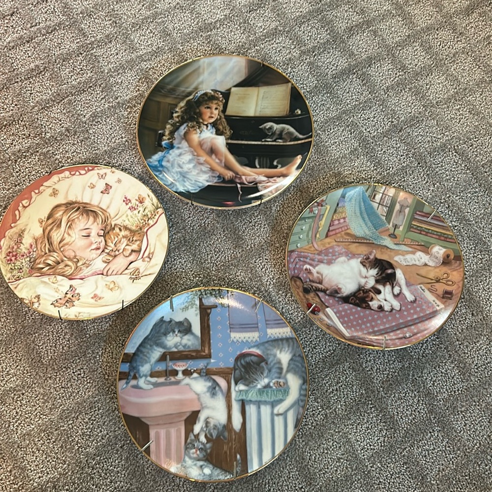 set of 4 cat plates, Ranging from 1987-1990.